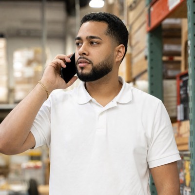 Specialist on the phone